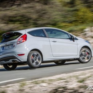 2017-Ford-Fiesta-ST200-115-876x535.jpg