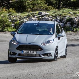 2017-Ford-Fiesta-ST200-117-876x535.jpg