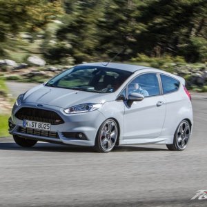 2017-Ford-Fiesta-ST200-118-876x535.jpg