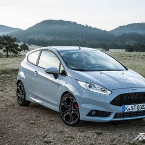 2017-Ford-Fiesta-ST200-132-876x535.jpg