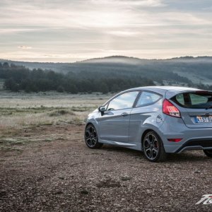 2017-Ford-Fiesta-ST200-133-876x535.jpg