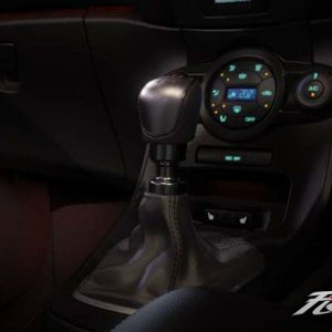 Fiesta_ST_Multi-function_centre_console.jpg